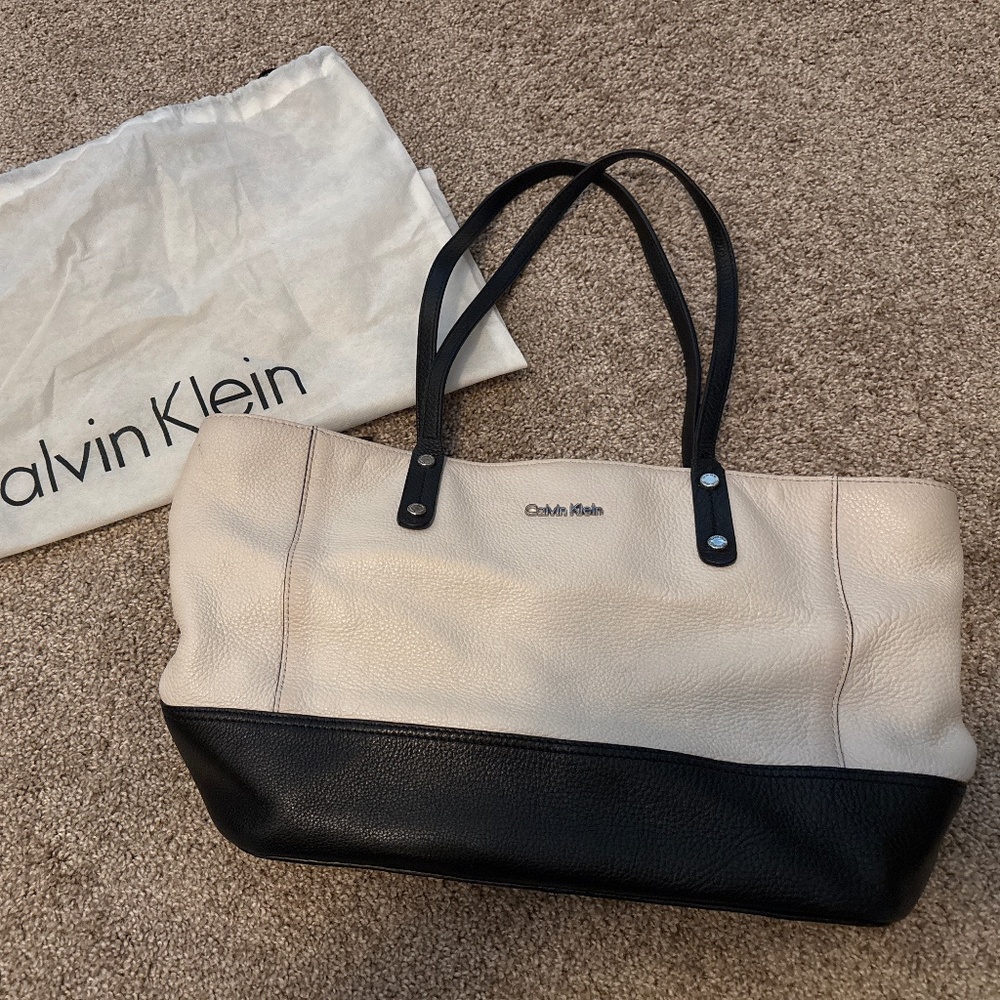 Soft leather Calvin Klein handbag with/storage bag